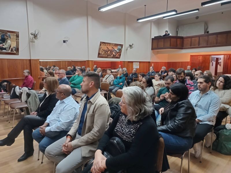 participantes de la comunidad que asistieron a la Charla sobre Chernobyl